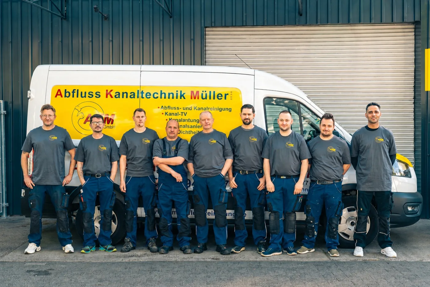 Techniker-Team der Abfluss Kanaltechnik Müller GmbH in Bonn